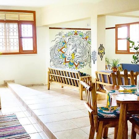 The Five Horsemen Hostel Καμπάλα Εξωτερικό φωτογραφία