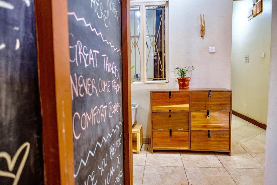 The Five Horsemen Hostel Καμπάλα Εξωτερικό φωτογραφία
