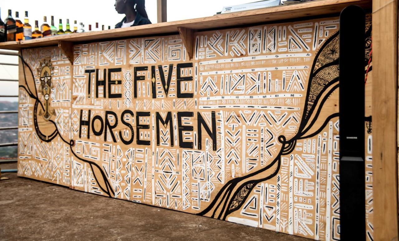 The Five Horsemen Hostel Καμπάλα Εξωτερικό φωτογραφία