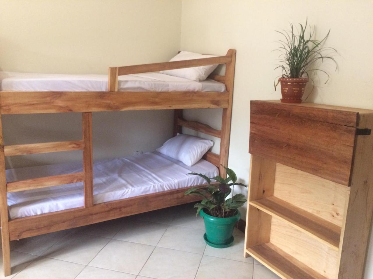 The Five Horsemen Hostel Καμπάλα Εξωτερικό φωτογραφία