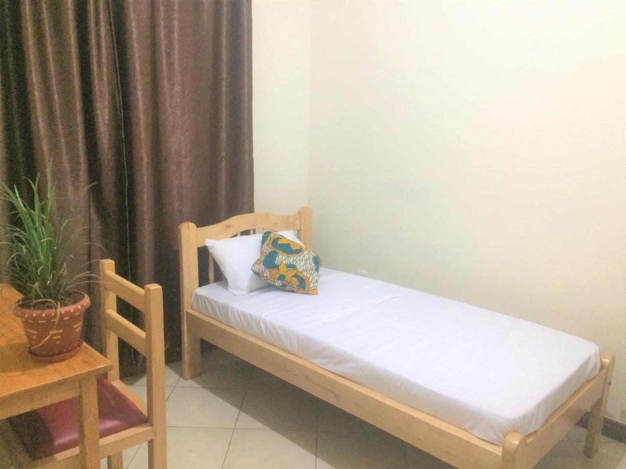The Five Horsemen Hostel Καμπάλα Εξωτερικό φωτογραφία