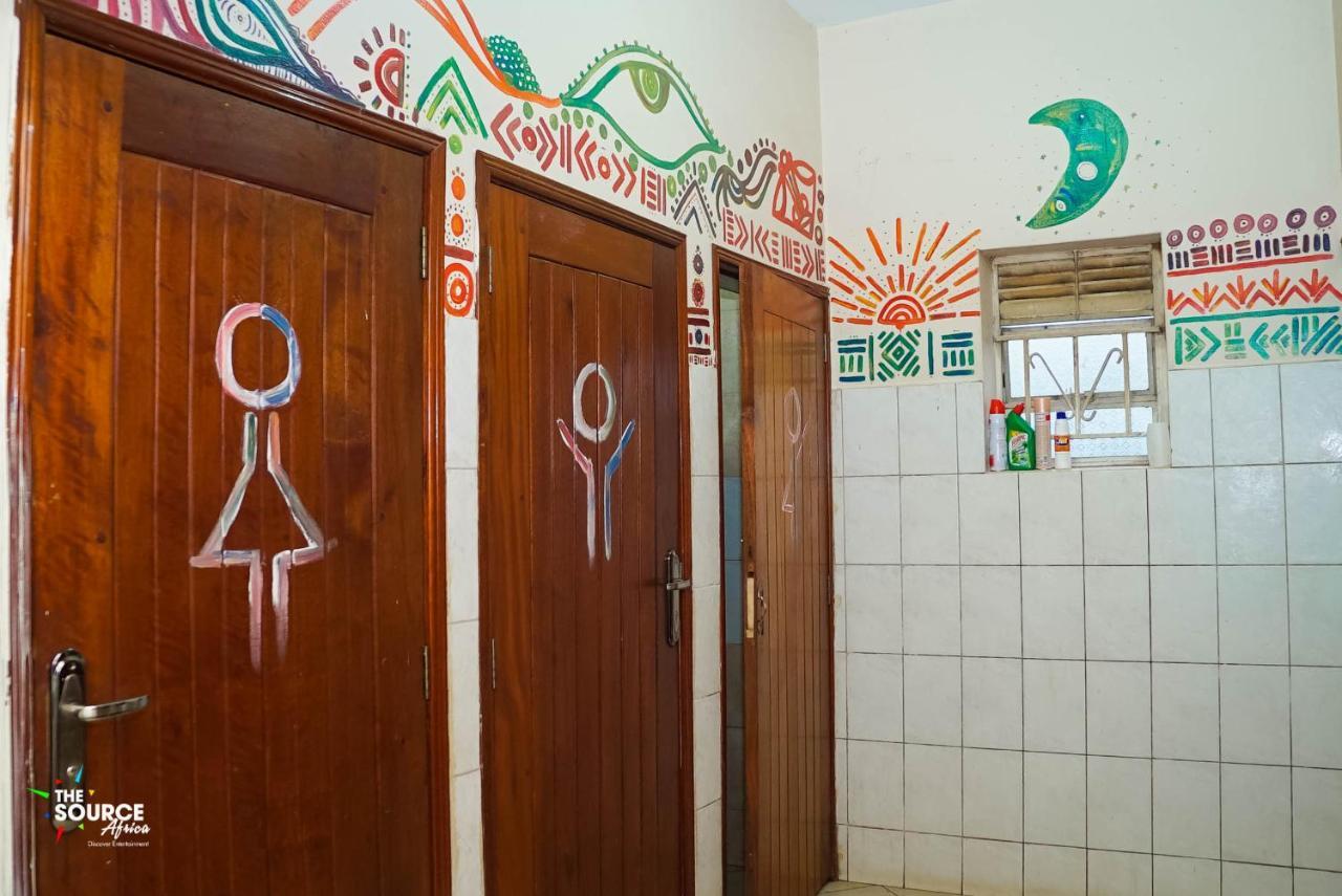 The Five Horsemen Hostel Καμπάλα Εξωτερικό φωτογραφία